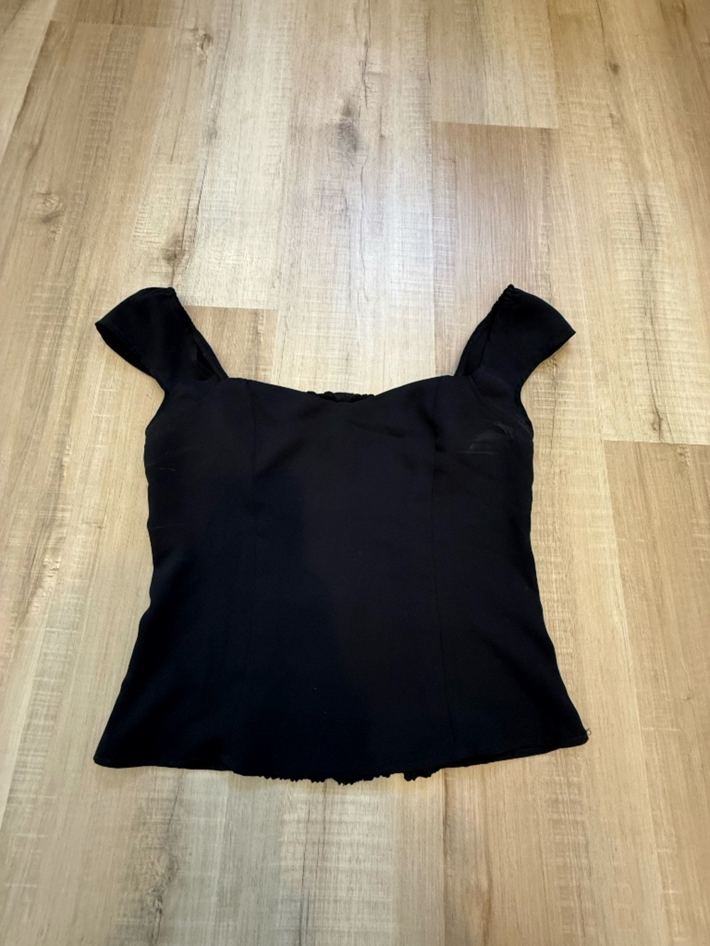 Kourt Sweetheart Neck Textured Top in Black Size Large